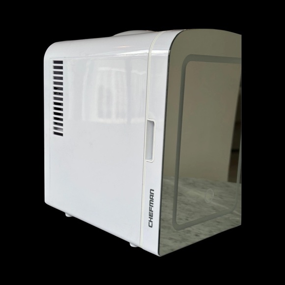 CHEFMAN - Mini Personal Fridge - Picture 3 of 6